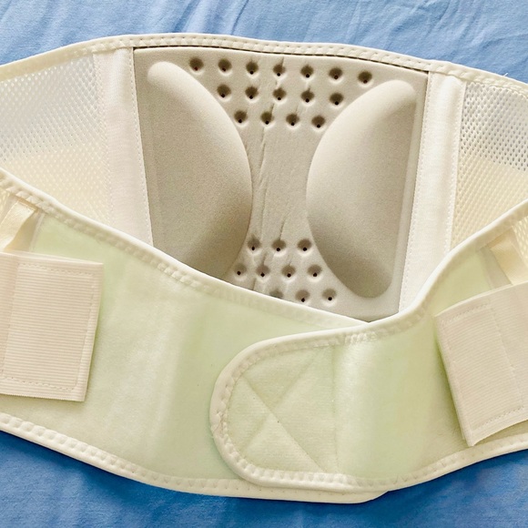 Back brace - Picture 3 of 3